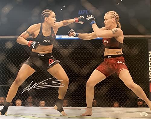 Аманда Нунес с автограф подписа с UFC 16x20 снимка генерален директор на JSA Валентина Шевченко