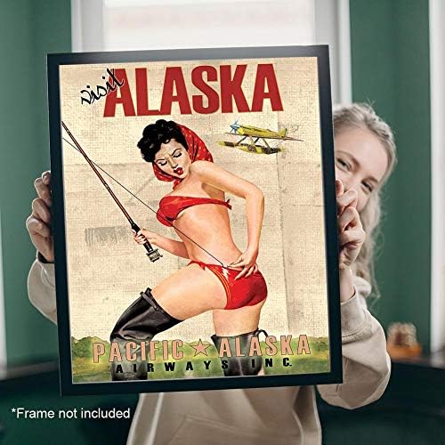 Рекламен плакат за пътуване Visit Alaska Airways: Момичето в ретро стил Улов на риба в Арктика Тундрата - размери 18 x 24 (458 x 610 мм)